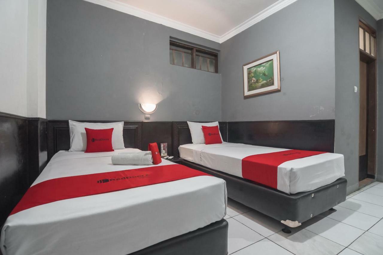 Reddoorz @ Cihampelas Bandung Exteriér fotografie